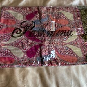 Perfect gift for upcoming holidays - Brand new pashmina
